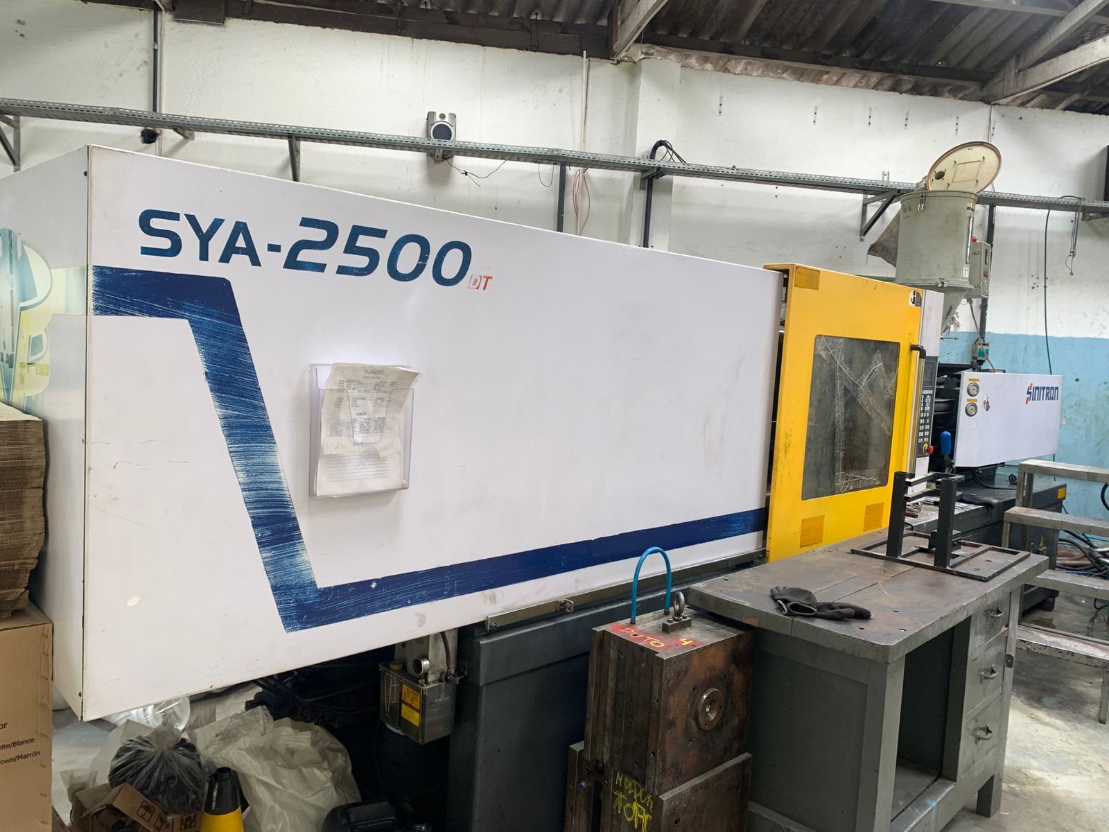 Injetora SYA 2500 SINITRON 250 Toneladas